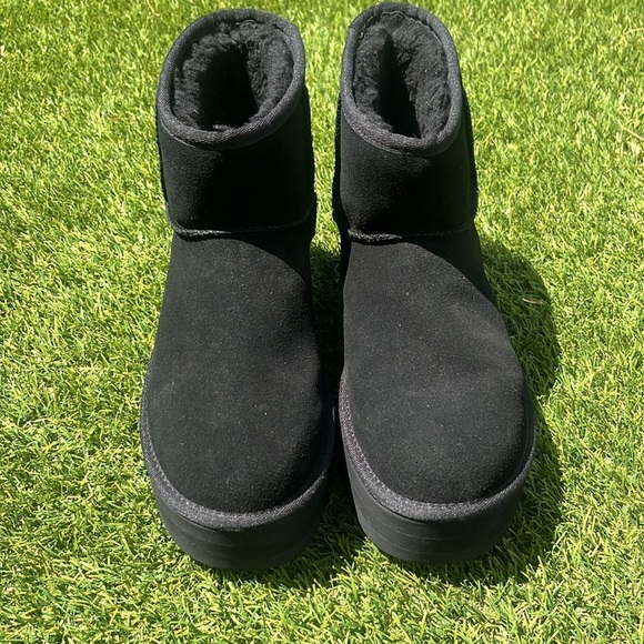 LIKE NEW UGG Classic Mini Platform Boot! - Picture 6 of 10